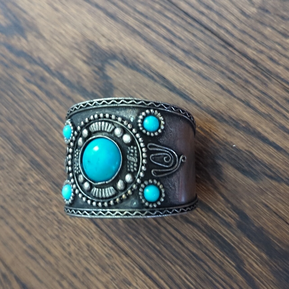 7.5 inch blue and silver colored Boho bracelet